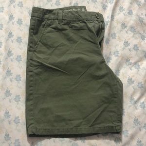 Women Gap Boyfriend Roll-Up khaki shorts